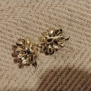 Vintage Coro gold tone clip-on earrings EUC